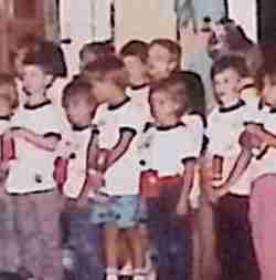 Children on stage : 1/3